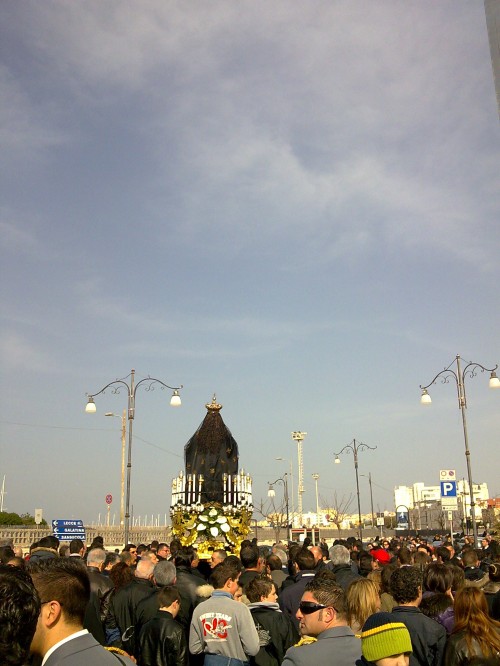 Gallipoli Processione dell'Addolorata sul ponte seicentesco - Foto di Gabriele Zompì